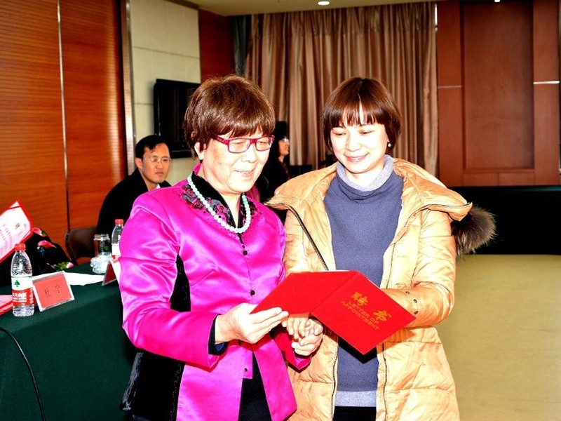 韩莉受聘潍坊心理咨询师协会理事和萨提亚专业委员会主任